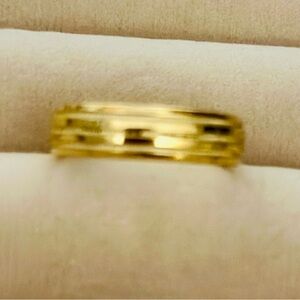 Chic Gold Women's Ring (faux wedding band)